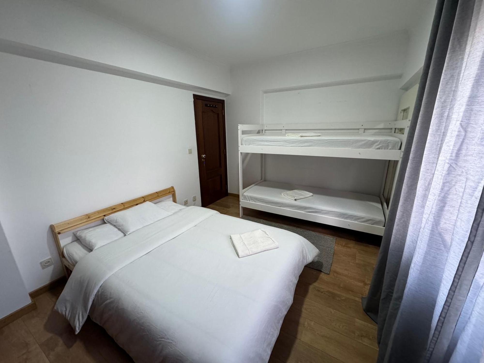 Airport And Bus Station Home Lisbon Room photo